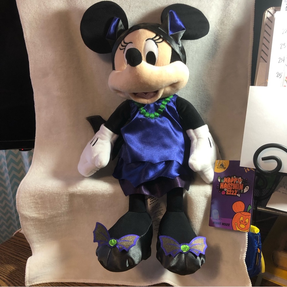 Disney Happy Halloween 2022 Minnie Mouse bay costume stuffed toy NWT